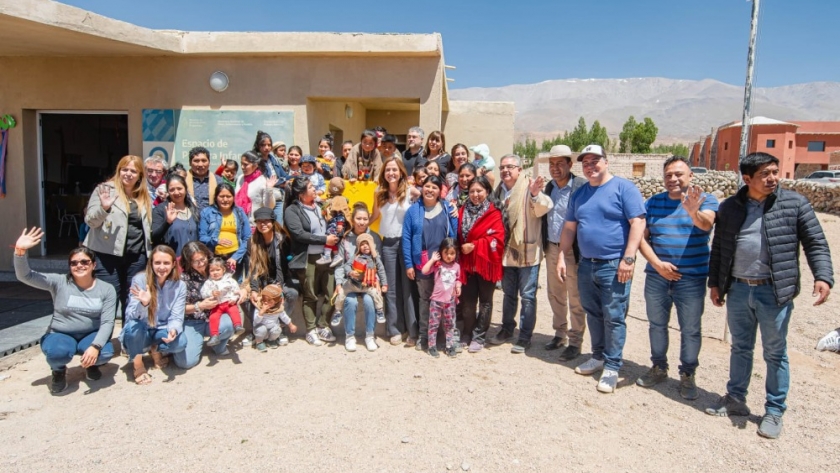 Histórica recorrida del Gobernador junto a la ministra Tolosa Paz por Laguna Blanca