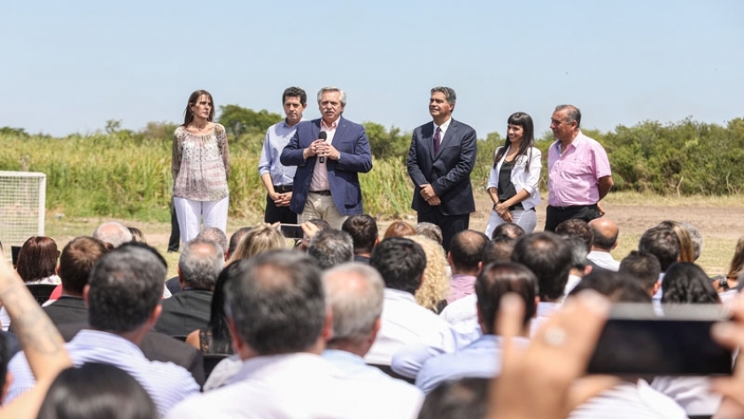 El Presidente inauguró un complejo de viviendas en Chaco