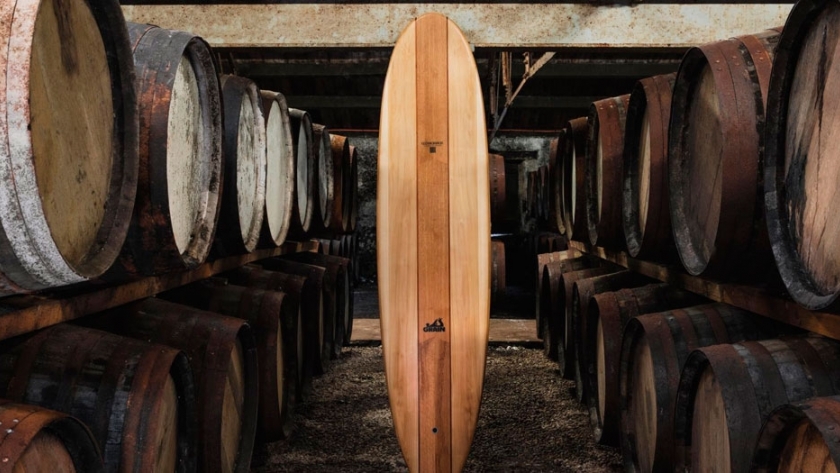 Whisky y surf: tablas fabricadas con barriles