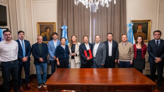 La Rioja firma acuerdo minero con empresa china