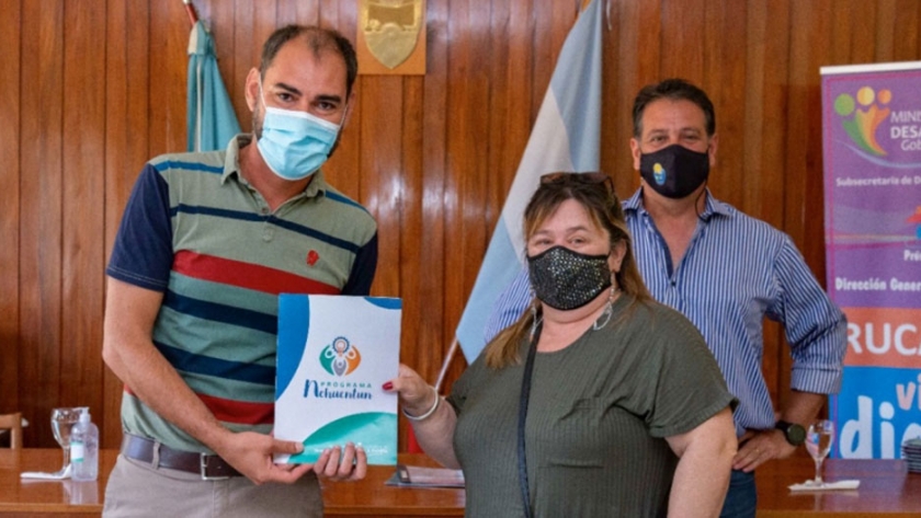 Se entregaron créditos Nehuentún y Rucalhué en Uriburu