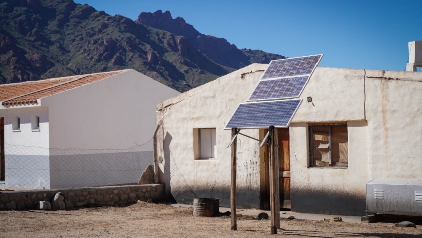 Casi 500 centros de salud de todo el país se abastecerán con energía renovable