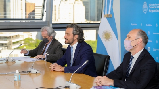 <Cuestión Malvinas: el canciller Cafiero expuso en la Asamblea de la OEA y se aprobó por aclamación una declaración de apoyo a la Argentina