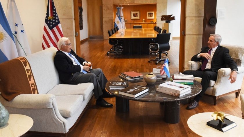 El canciller Felipe Solá despidió al embajador de Estados Unidos