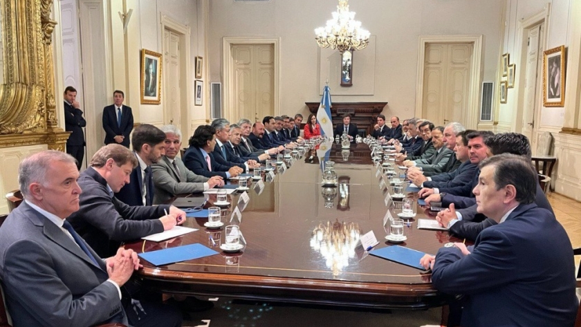 En un marco de diálogo, Raúl y gobernadores de todo el país se reunieron con el presidente Milei