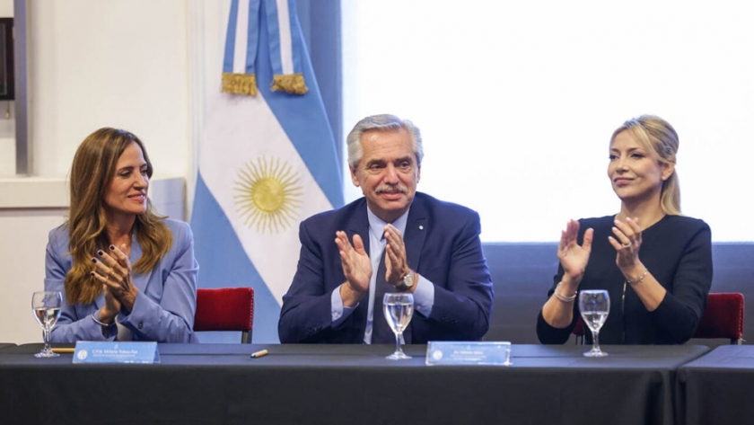 El presidente Alberto Fernández, Fabiola Yáñez y Victoria Tolosa Paz lanzaron el programa Casa Amor