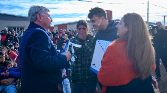 Ziliotto entregó 50 viviendas en Eduardo Castex y anunció nuevas obras para garantizar el acceso al hogar