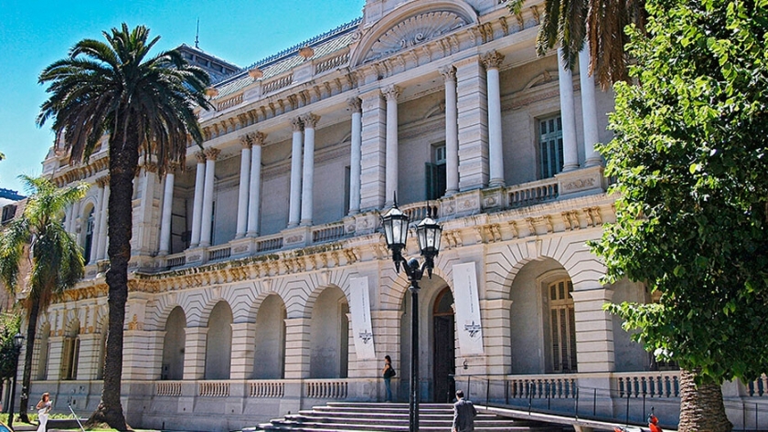 Otorgarán becas universitarias a los hijos de trabajadores rurales que quieran estudiar