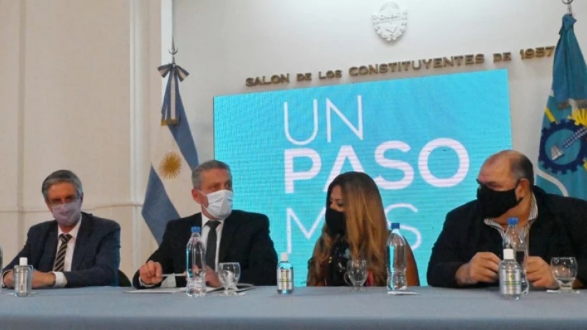El gobernador Arcioni promulgó la Ley del Turismo en Chubut
