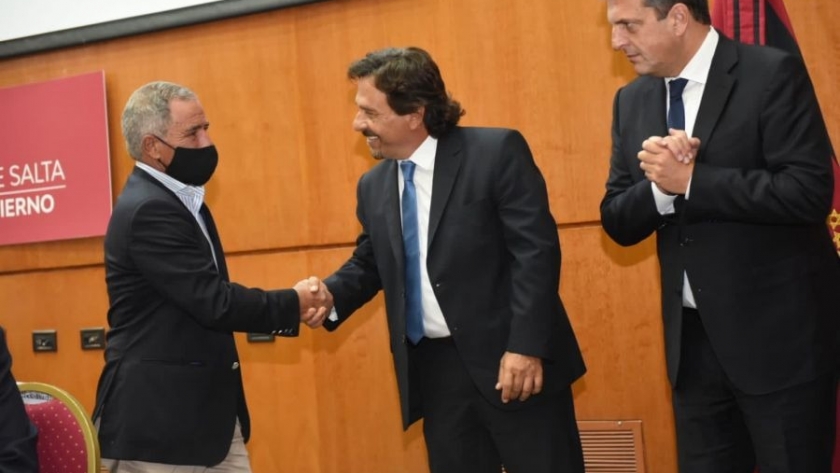 La Provincia firmó el contrato de obra para la renovación integral la terminal de ómnibus de Güemes