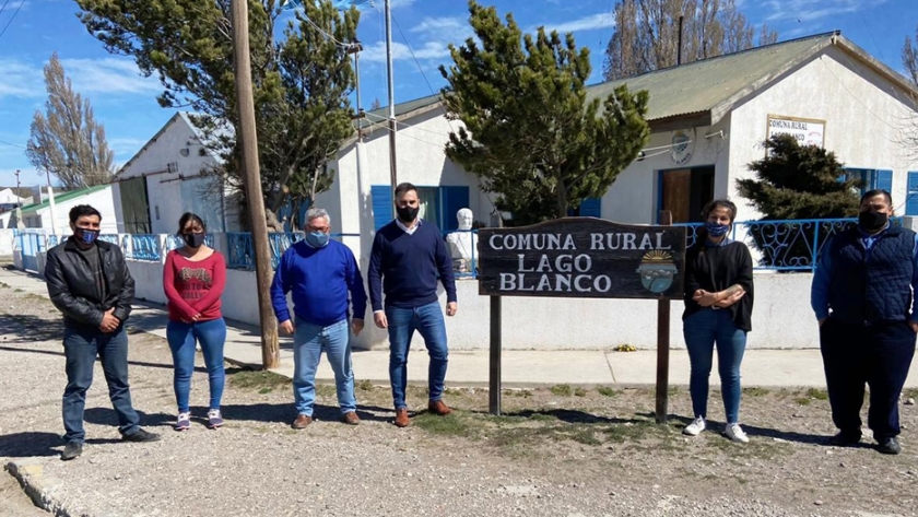 El Ministerio de Agricultura, Ganadería, Industria y Comercio firmó convenios para construcción de invernáculos en Lago Blanco y Aldea Beleiro