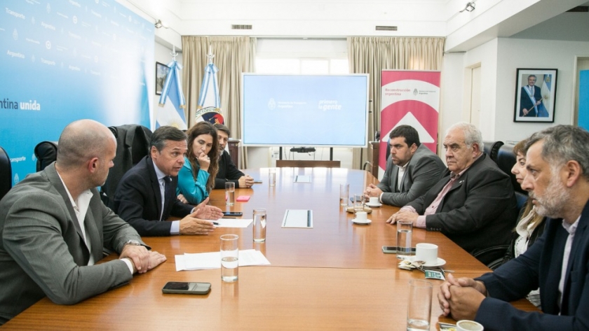 Las cámaras de transportistas y el Gobierno Nacional acordaron reunirse semanalmente para avanzar en medidas conjuntas
