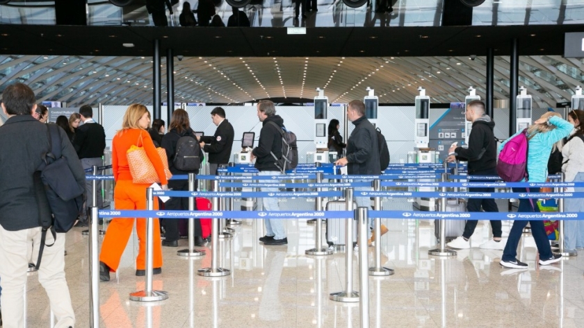 Fin de semana largo: más de 680 mil personas se movilizaron en avión, tren o micro por todo el país