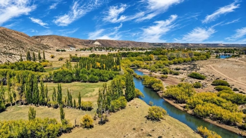 Río Mayo, una parada entre estepa, ríos y campos de ovejas