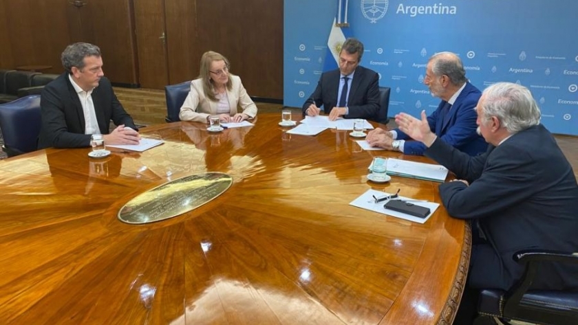 Alicia firmó el convenio específico para que Santa Cruz sea parte del Plan Integral Argentina Irrigada