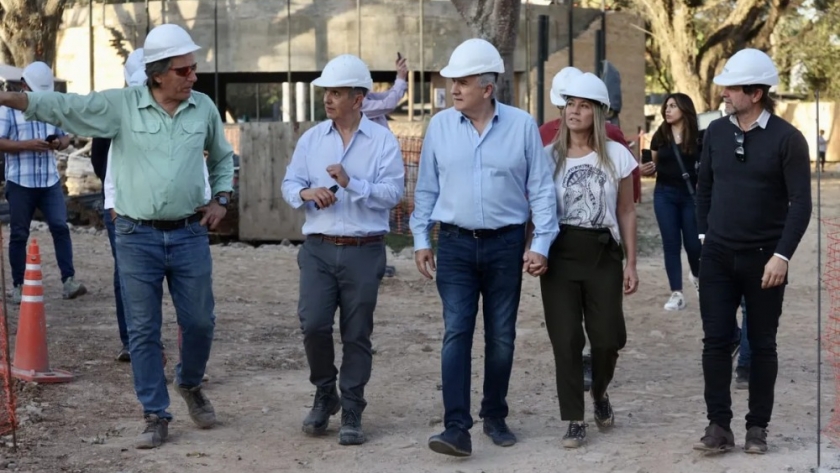 Morales recorrió la obra del museo Lola Mora