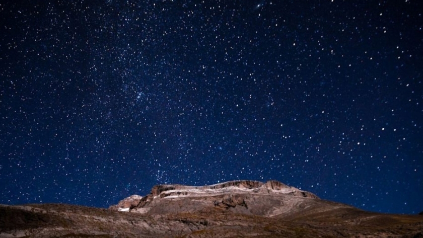El cielo de San Juan y el mundo, a través de un telescopio remoto