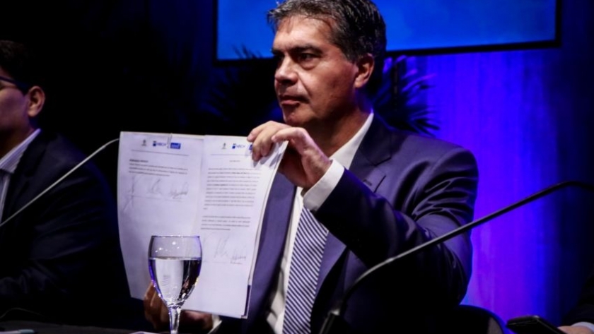 Capitanich anunció promociones en pasajes aéreos de aerolíneas argentinas para usuarios de tarjeta tuya