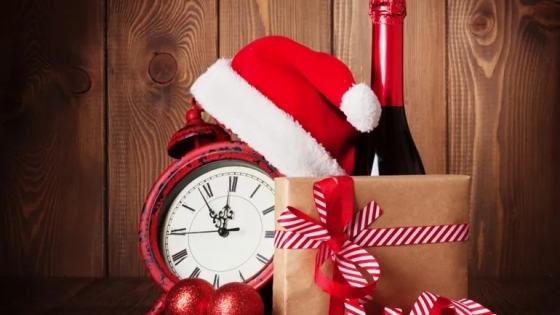 Por qué el vino volvió a ser el regalo elegido para Navidad y cuánto cuesta frente a otros clásicos de la mesa
