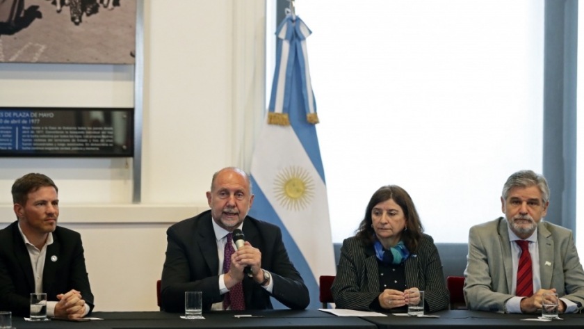 Perotti participó del lanzamiento de la licitación para el nuevo edificio del Instituto de Lactología Industrial de Santa Fe