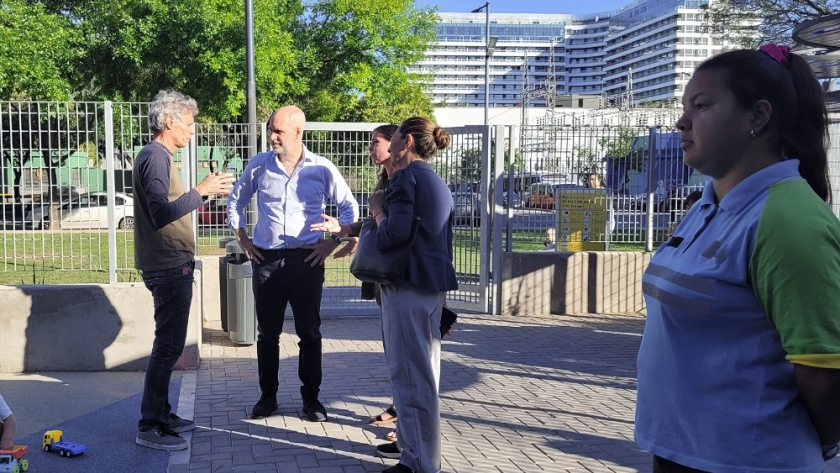 Rodríguez Larreta recorrió el nuevo patio de juegos de la Plaza Colegiales