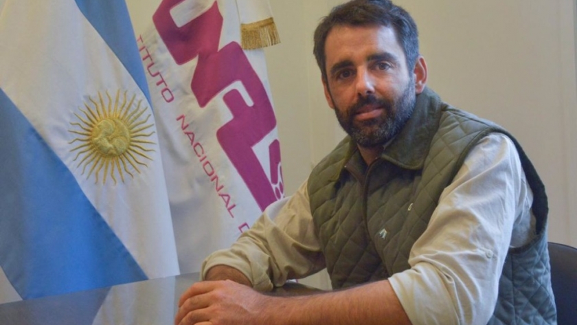 El Presidente del INASE, Joaquín Serrano, firma convenio con el Municipio de Roca para la apertura de la 1ª Oficina Regional en Patagonia