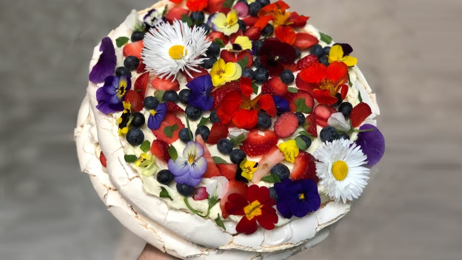 Argentina incorpora flores comestibles y maca andina al Código Alimentario para impulsar la innovación y la diversidad