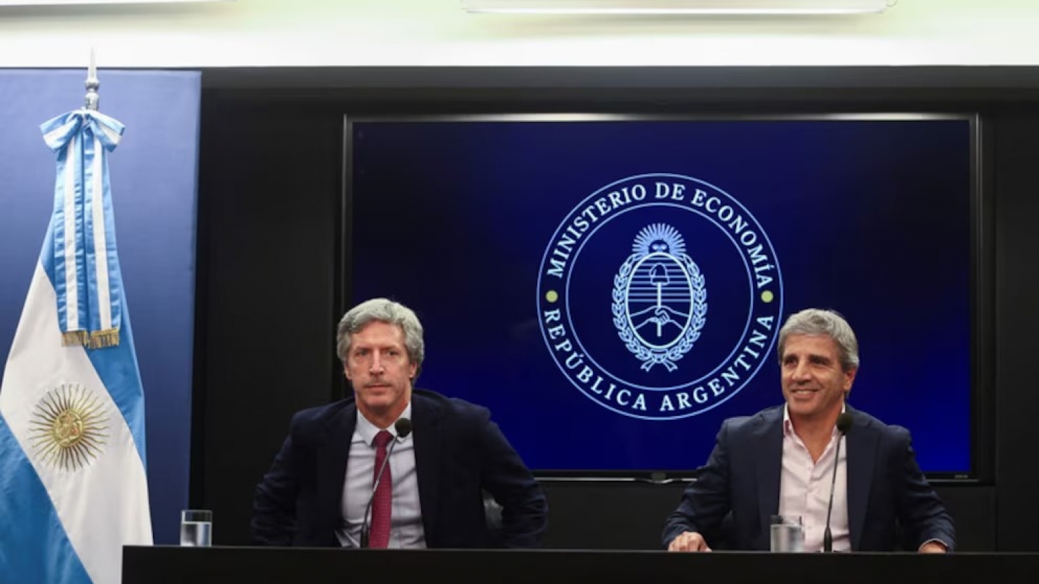 El riesgo país cayó a mínimos del año y el mercado vuelve a apostar por deuda externa argentina