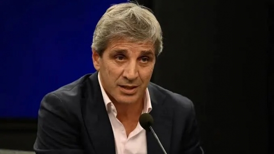 Luis Caputo aseguró que el esquema cambiario no sufrirá modificaciones tras las elecciones