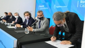 Acompañando al Presidente Fernández, Basterra firmó convenios en Santa Fe