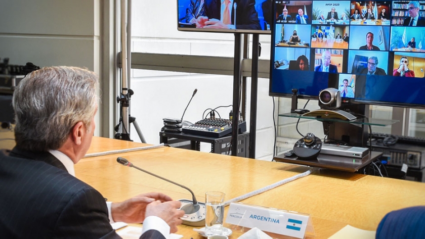 Solá y la agenda externa del Mercosur: "Ni abrirnos inocentemente ni cerrarnos anacrónicamente"