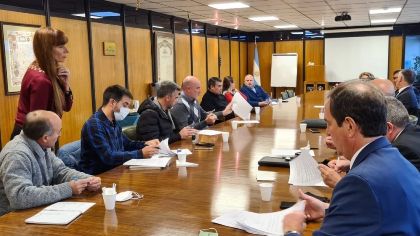 El RENATRE firmó un Convenio con la AFIP sobre Indicadores Mínimos de Trabajadores para el sector del ajo en Mendoza