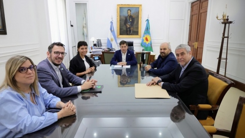 Kicillof firmó convenios para la compra de bienes de capital en tres municipios