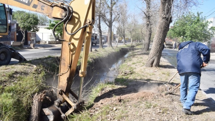 Mantenimiento del desagüe de avenida Aguirre