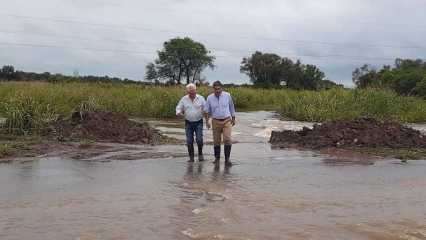 Emergencia hídrica: Capitanich recorrió las localidades afectadas para coordinar la asistencia del Estado