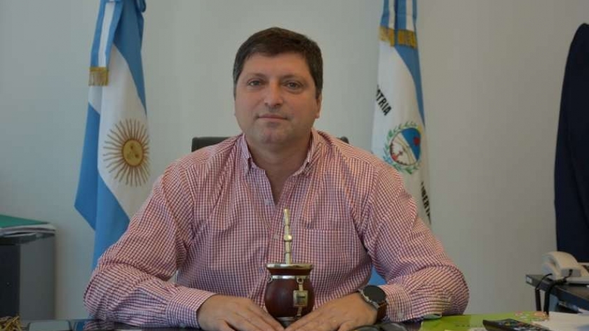 El ministro Schiavi aseguró que en Corrientes “las industrias siguen habilitadas”