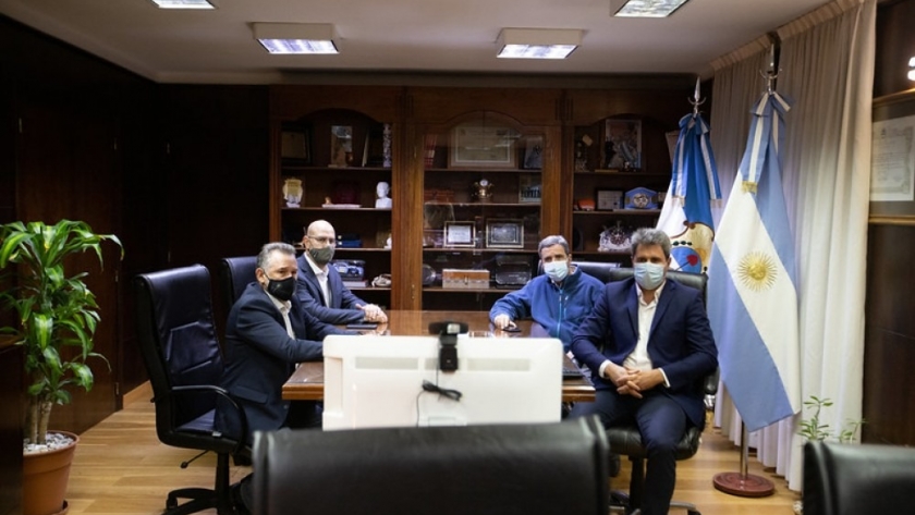Uñac se reunió de manera virtual con directivos de una empresa minera
