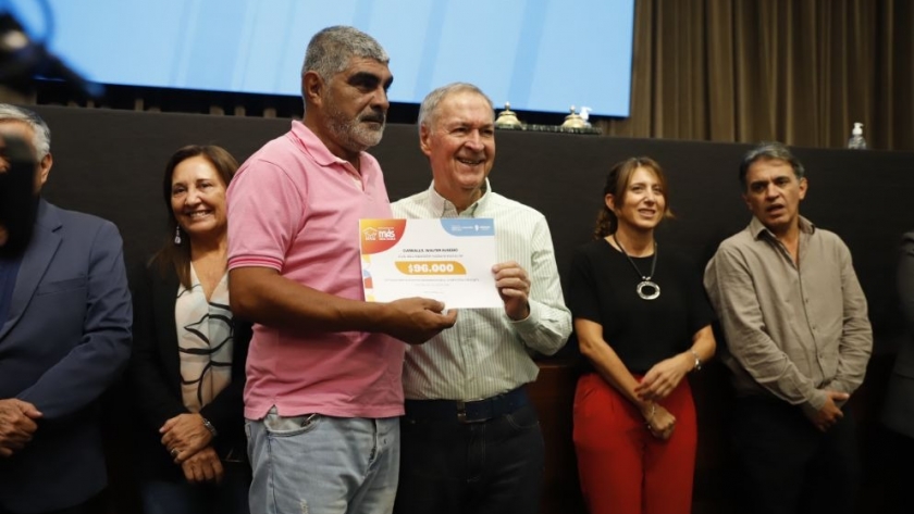 Más Vida Digna: Schiaretti entregó 200 nuevos créditos a familias de capital