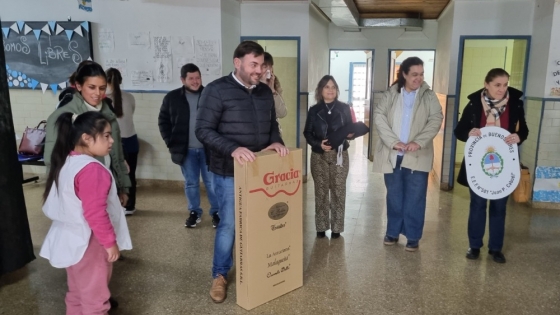 Grato encuentro en la Escuela Especial con la visita del intendente municipal
