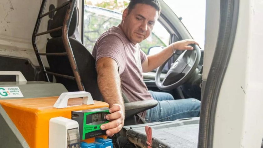 Estudiante cordobés crea generador de energía ecológico y portátil con múltiples métodos de carga