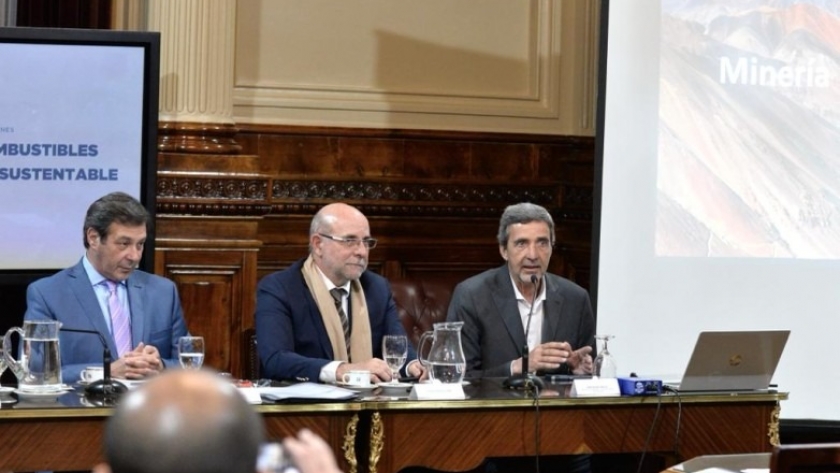 El ministro Astudillo expuso en el debate por el proyecto de ley nacional de cierre de minas