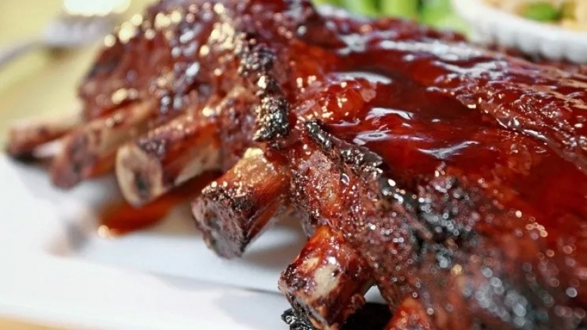 Las costillas de cerdo y vaca: sabores en competencia en la gastronomía argentina