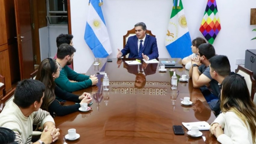 Capitanich recibió a residentes del Hospital Perrando y repudió el accionar policial: 