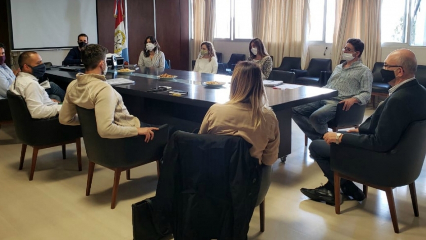 La Provincia comenzó a delinear Santa Fe Mas: El Programa de inserción laboral y desarrollo productivo para jóvenes de 16 a 30 años