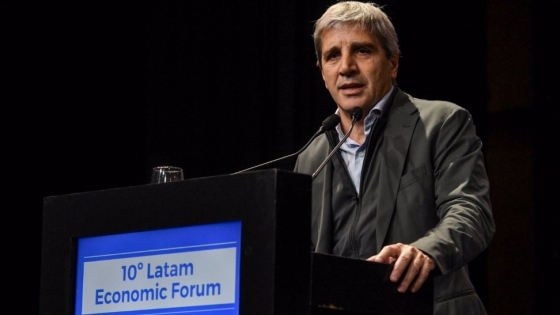 El Gobierno redujo subsidios y obra pública para alcanzar el superávit fiscal de abril