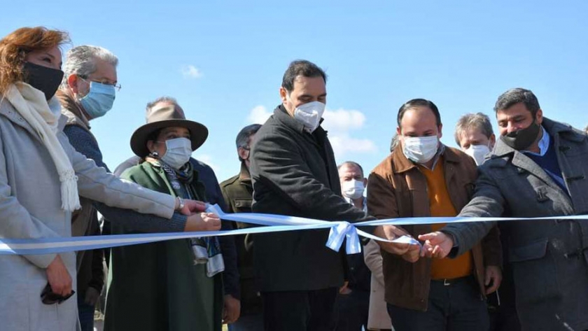 Valdés inauguró la primera Central de Energía Solar de la provincia en el Paraje Malvinas