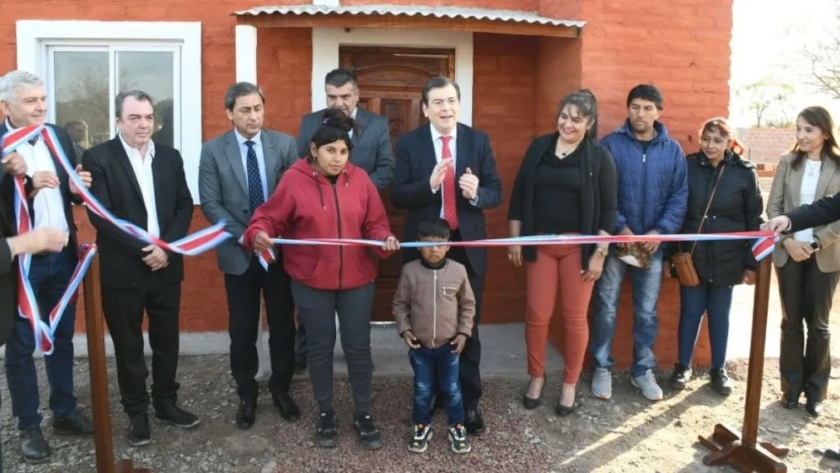 Las Delicias: Zamora inauguró un edificio educativo y entregó Viviendas Sociales