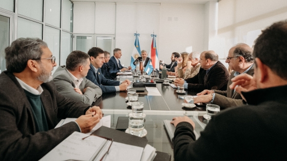 Frigerio impulsa un Estado más eficiente con foco en descentralización y articulación ministerial