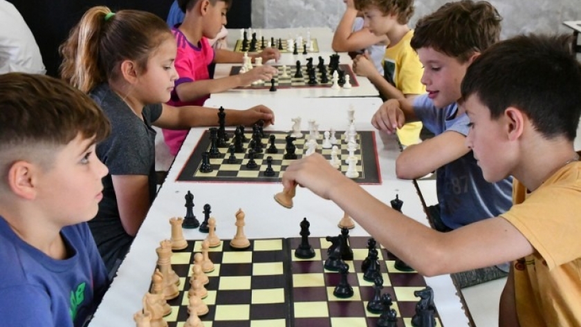 Gran convocatoria en el Torneo Juvenil de Ajedrez organizado por el CEC 801 y la Escuela Municipal