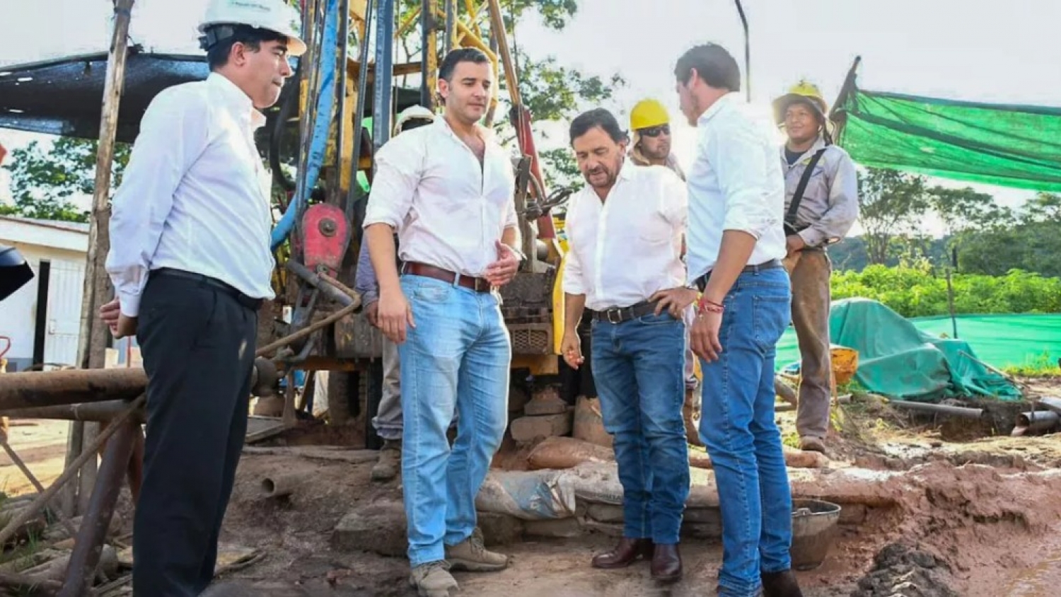 Sáenz supervisó un nuevo pozo que reforzará el agua en Tartagal
